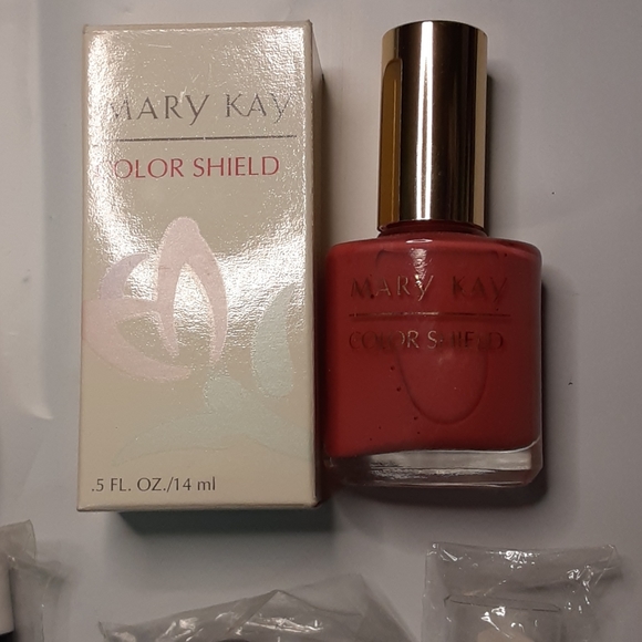 Mary Kay manicure kit and more - Picture 3 of 4